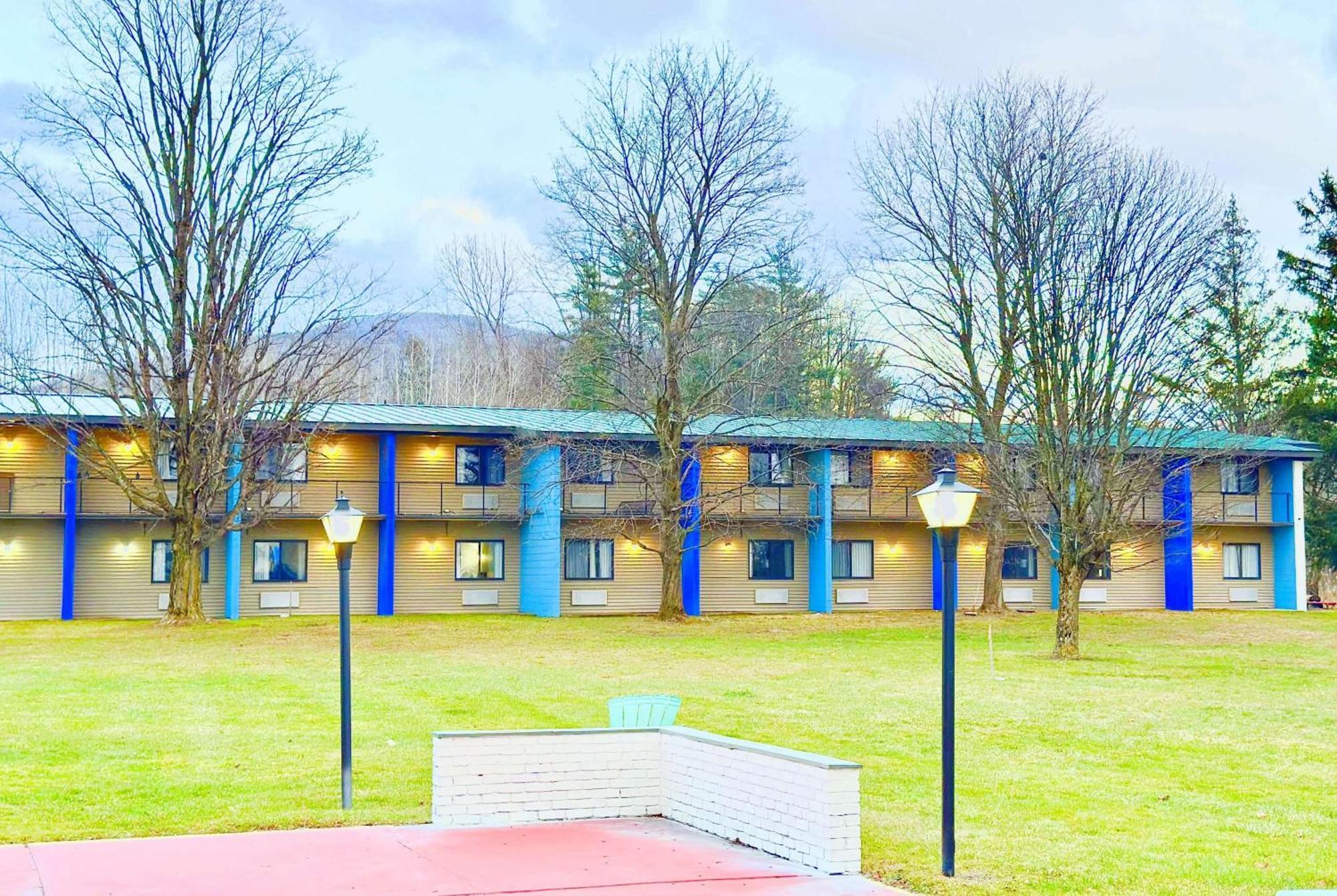 Days Inn By Wyndham Rutland/Killington Area Esterno foto